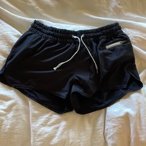 Vuori Black Shorts with lining